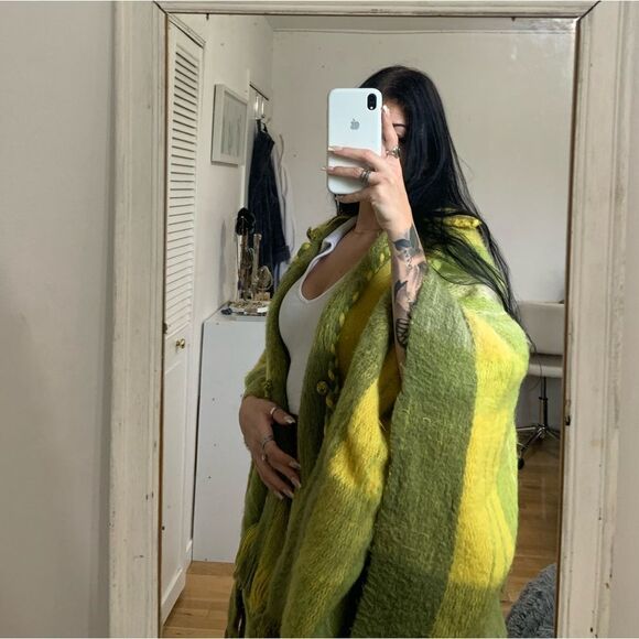 COPY - One of a kind fringed wool poncho for women - Picture 7 of 8